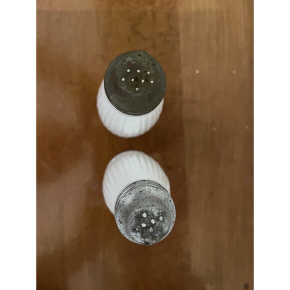 VTG Ribbed Milk Glass Cone Salt & Pepper Shakers set 5 1/2' Metal Tops - Picture 4 of 4
